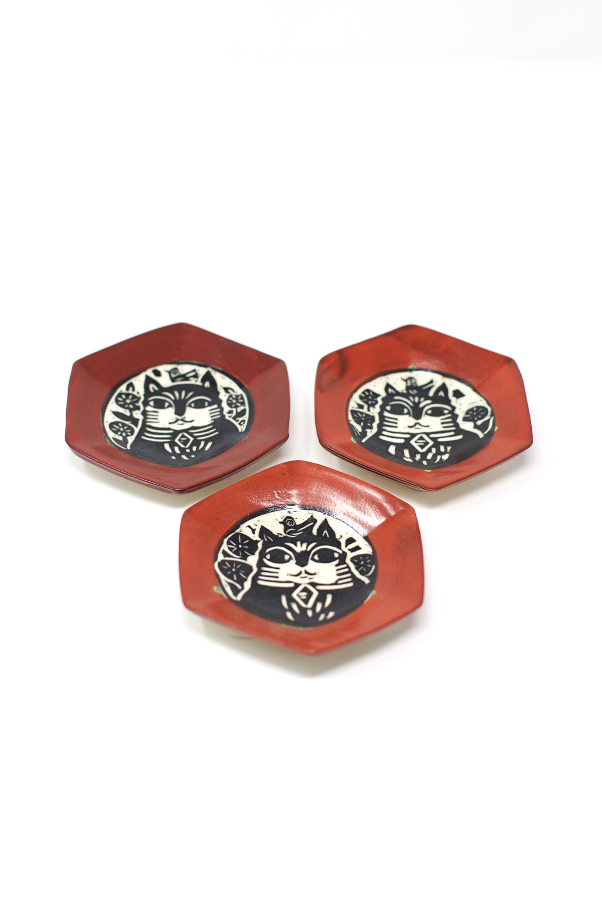 Misao Yajima Small Cat Hexagonal Plate (矢島操)