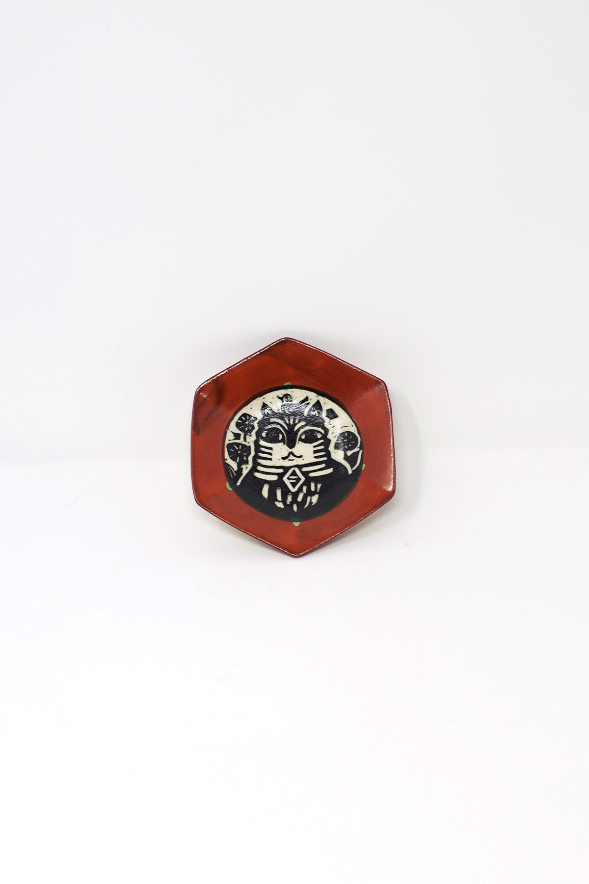 Misao Yajima Small Cat Hexagonal Plate (矢島操)
