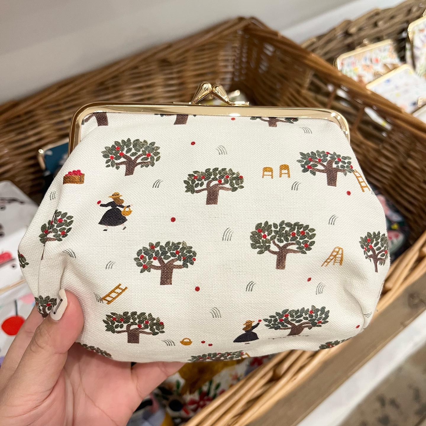 Necktie Large Clip Purse - Apple Trees