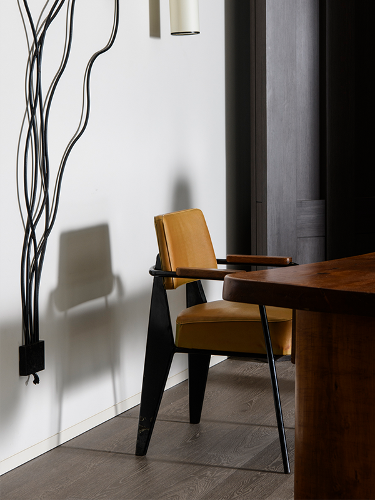 Magazine C Issue 1 - Standard Chair