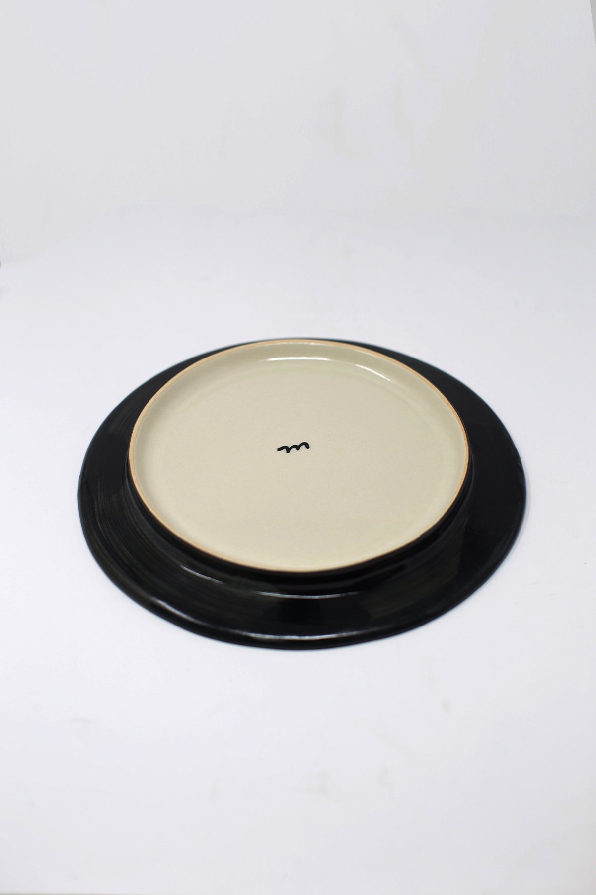 Misao Yajima Large Round Rabbit & Flower Plate (矢島操)