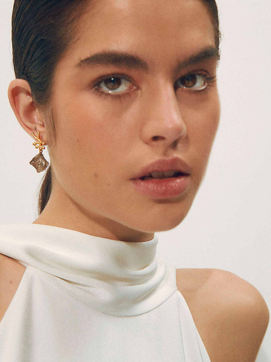 Shyla Nuria Earrings in Raw Crystal - Champagne