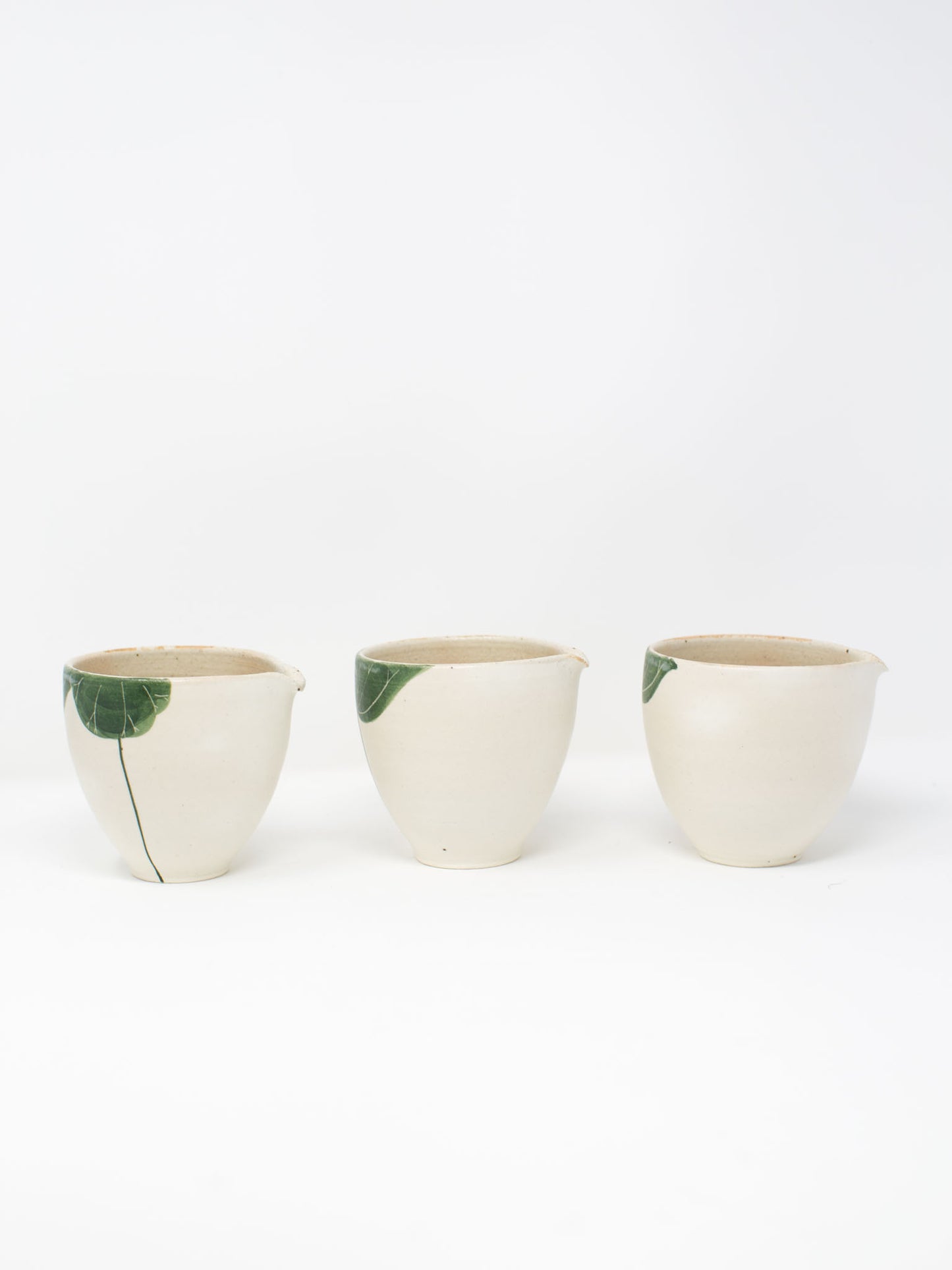 White Lotus Pourer by Momoko Otani (大谷桃子)