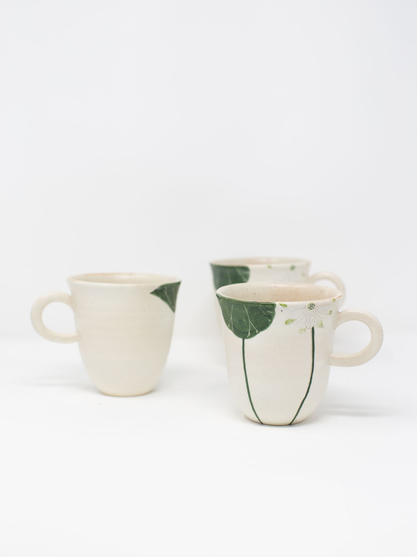 White Lotus Mug by Momoko Otani (大谷桃子)