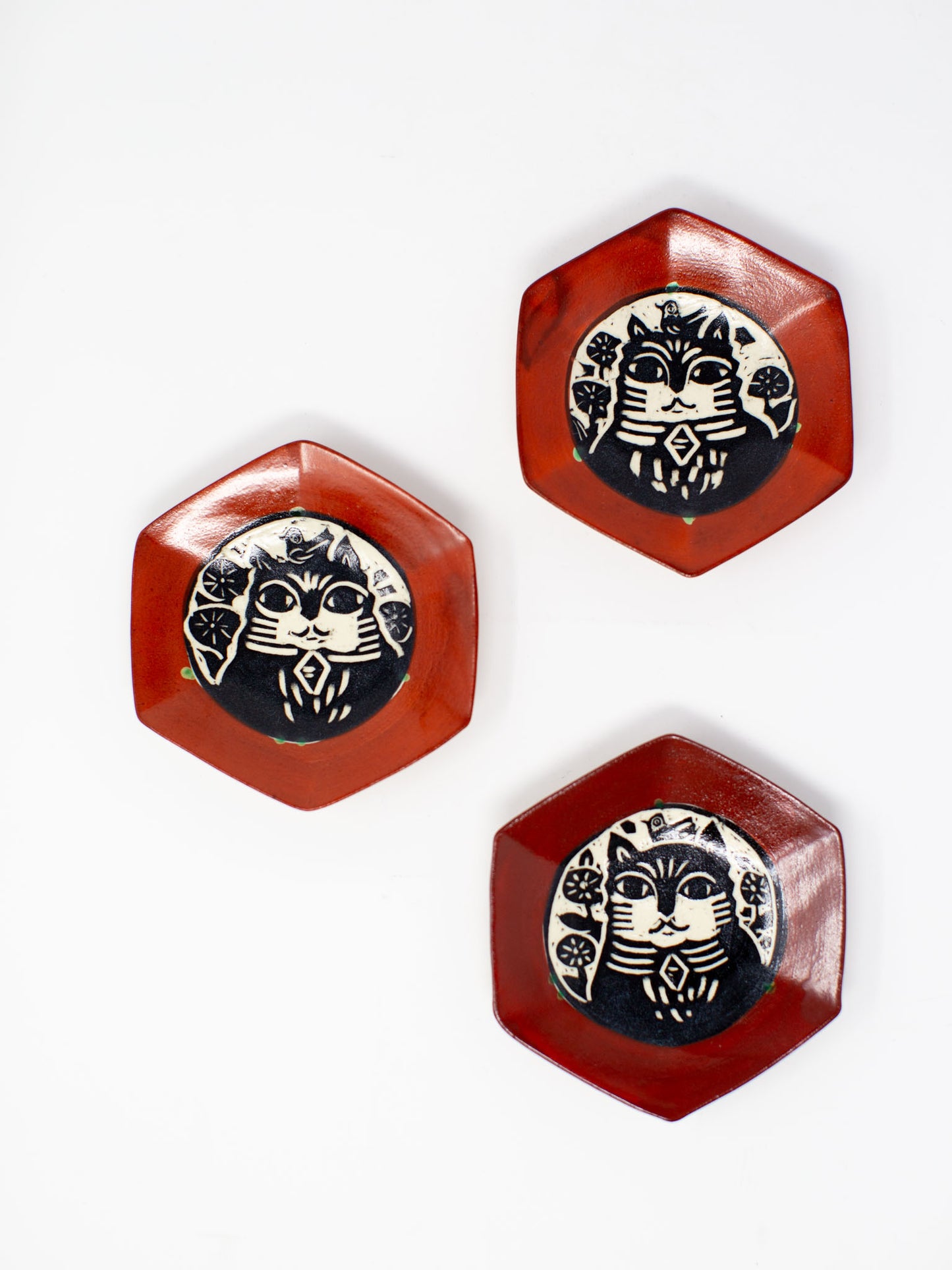 Misao Yajima Small Cat Hexagonal Plate (矢島操)
