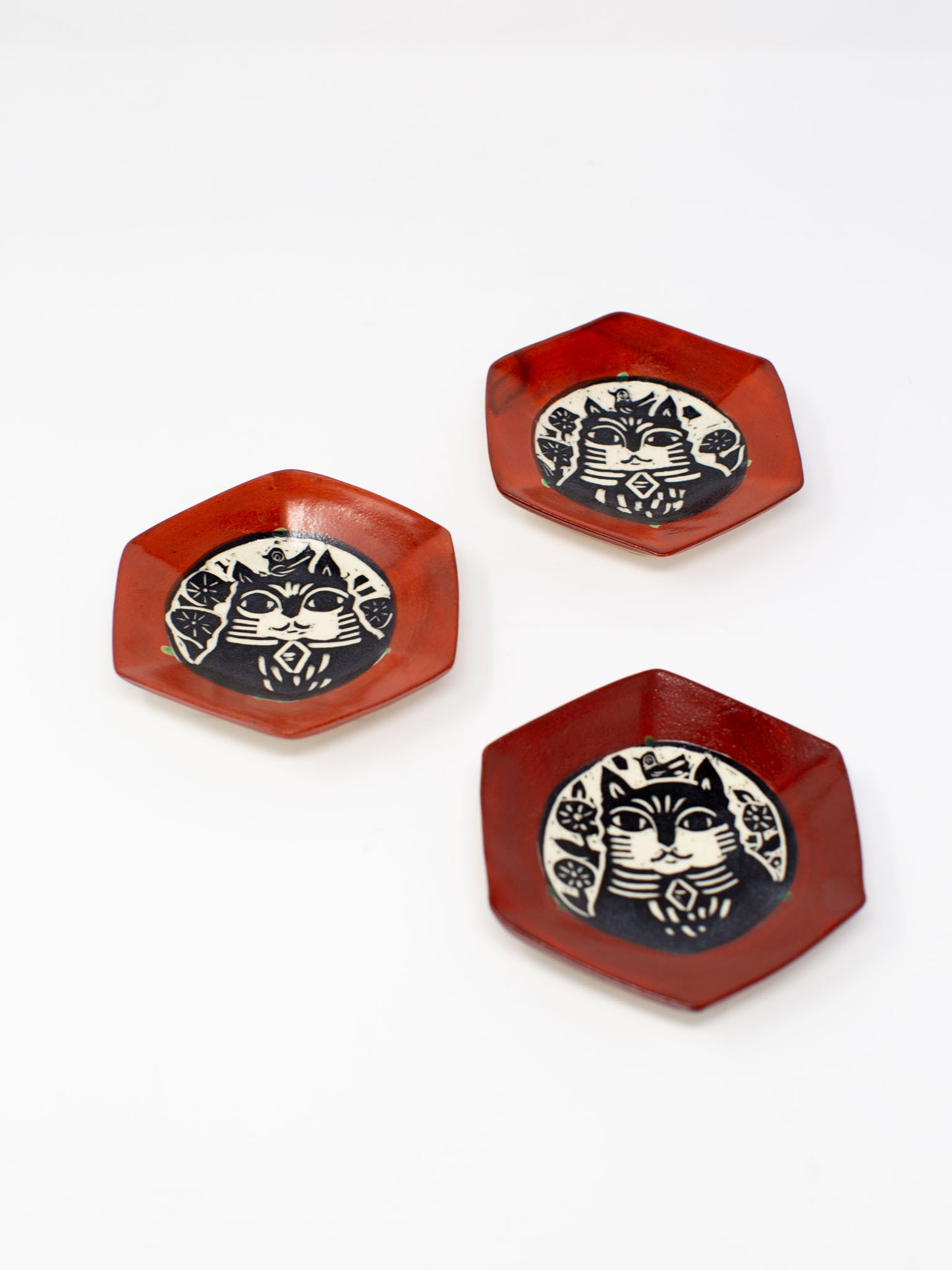 Misao Yajima Small Cat Hexagonal Plate (矢島操)