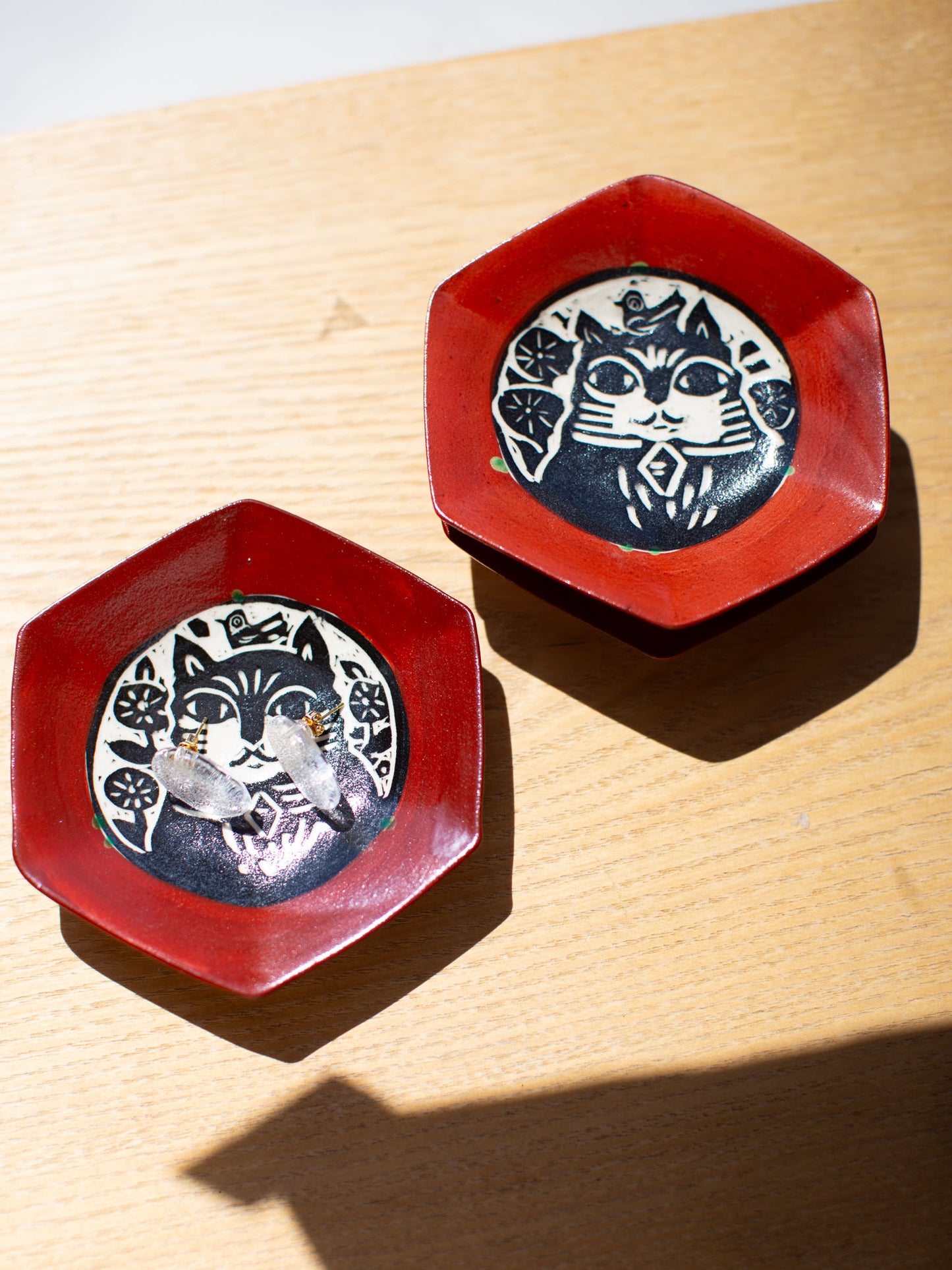 Misao Yajima Small Cat Hexagonal Plate (矢島操)