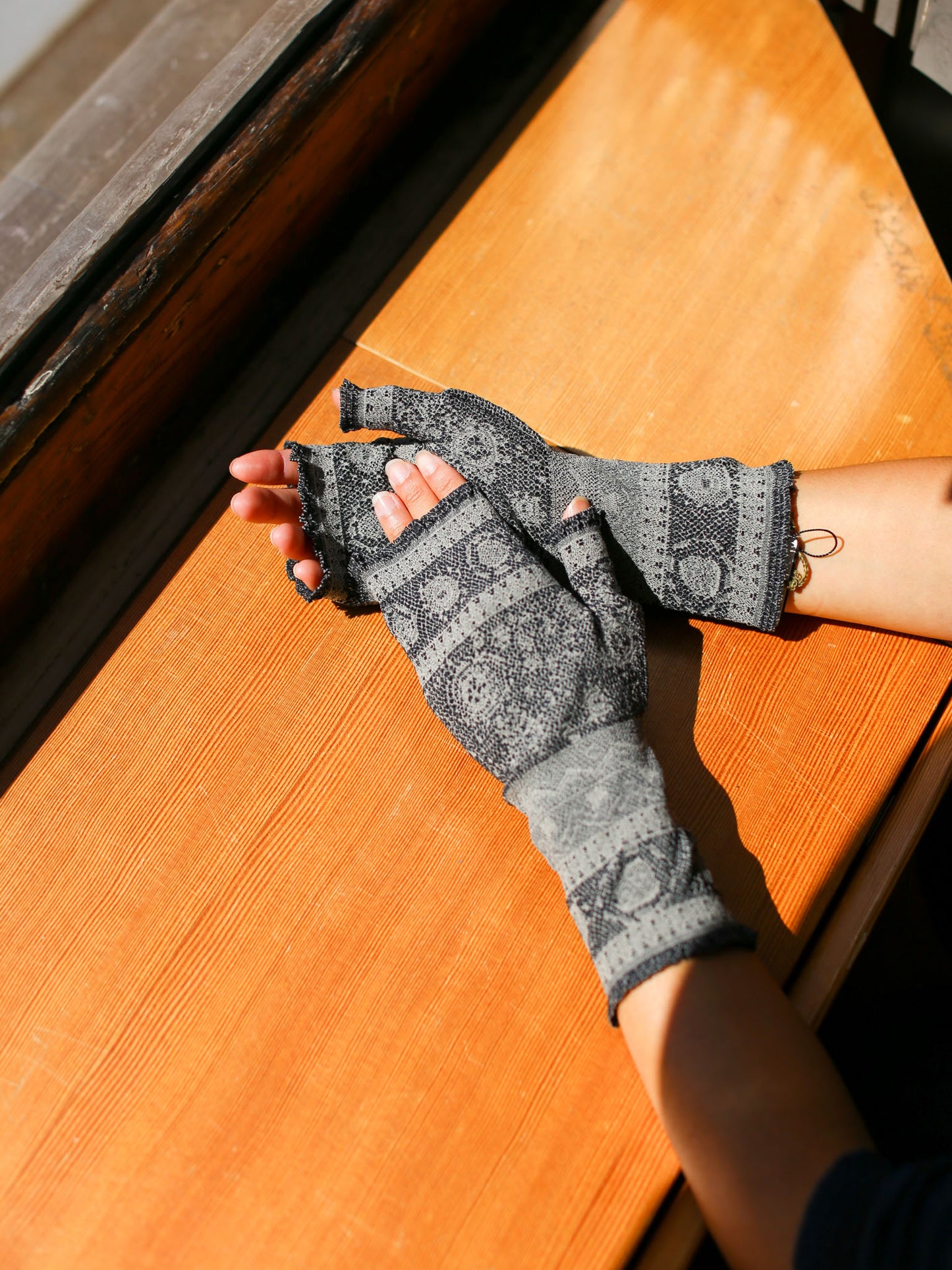 M. & Kyoko Woven Armwarmer - Light Grey (1525)