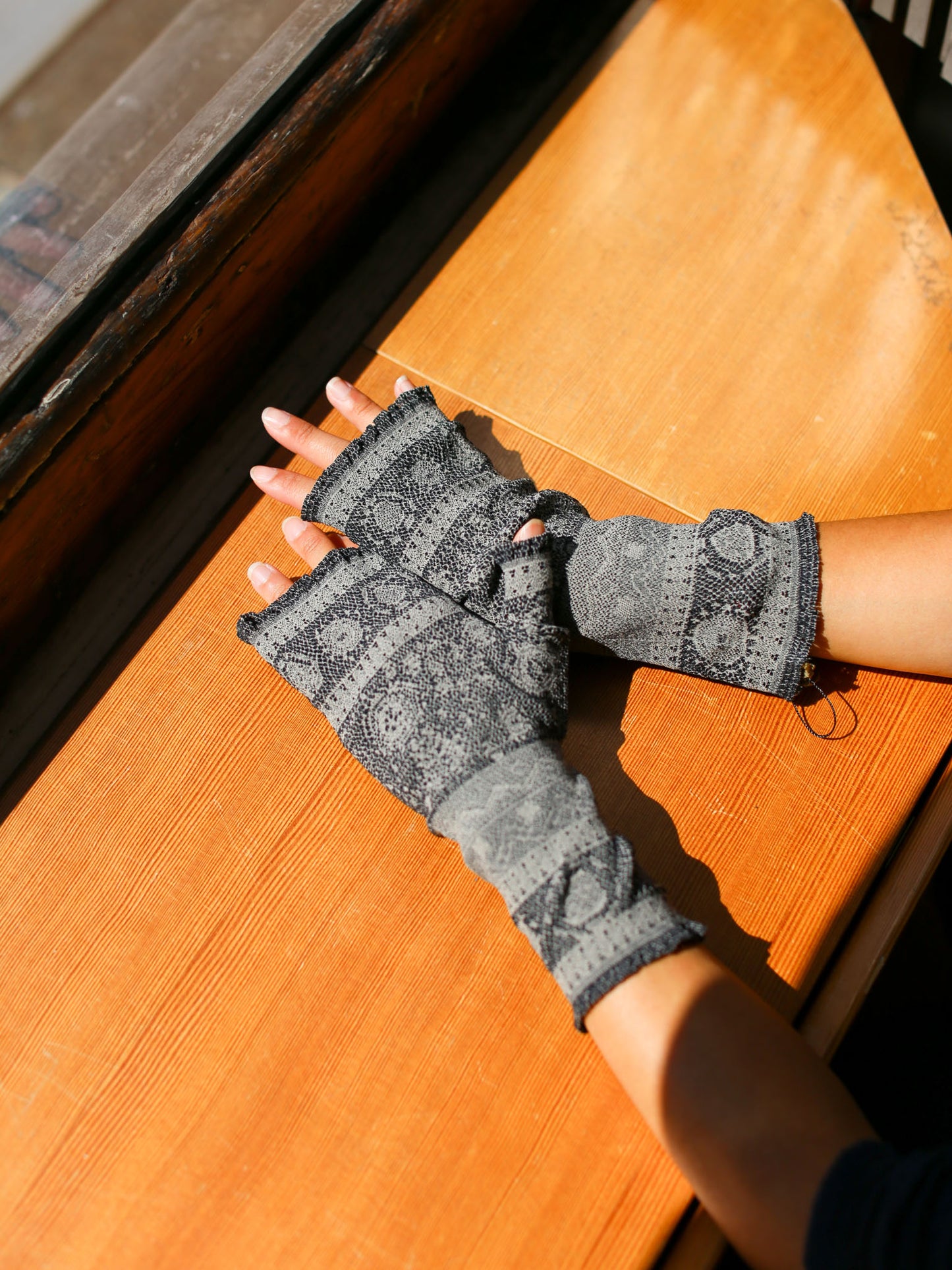 M. & Kyoko Woven Armwarmer - Light Grey (1525)