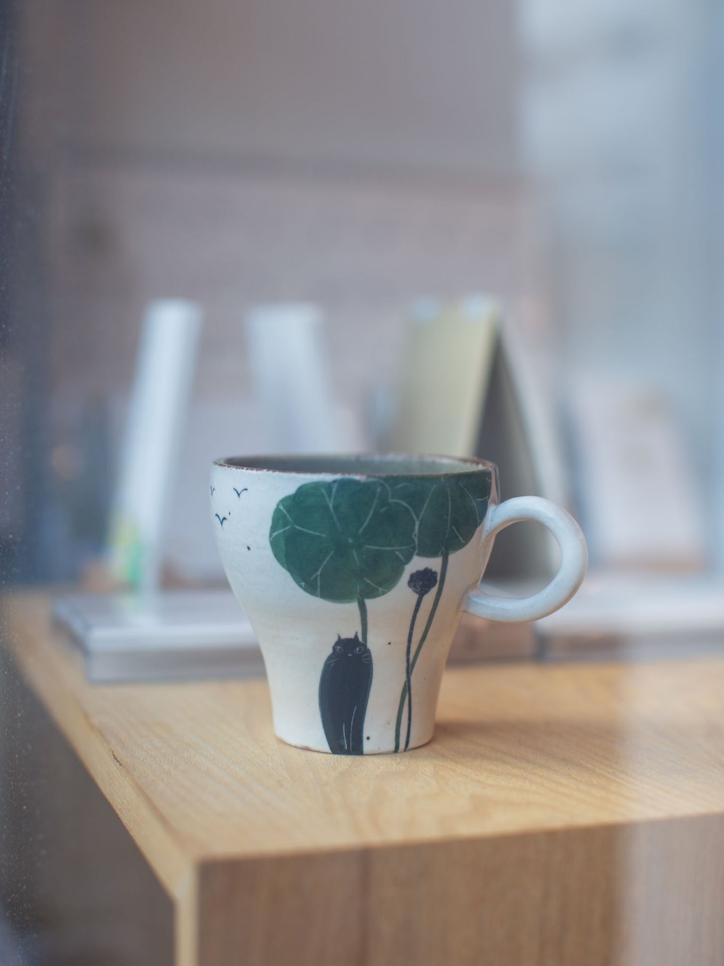 "Cat and Lotus Leaves" Mug by Otani Momoko (大谷桃子)