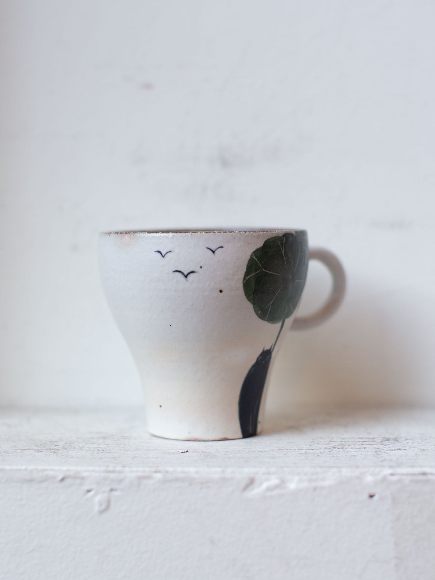 "Cat and Lotus Leaves" Mug by Otani Momoko (大谷桃子)
