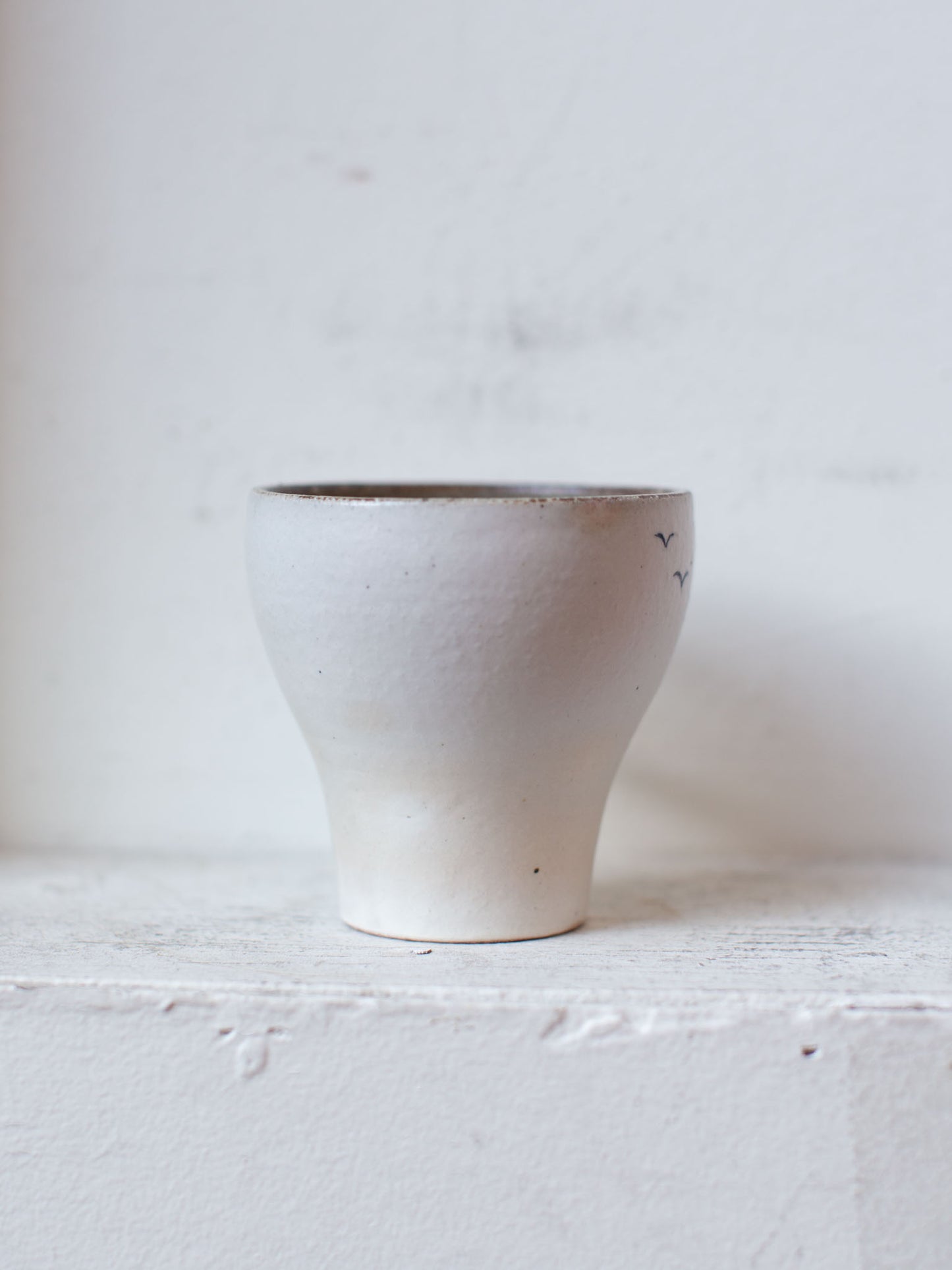 "Cat and Lotus Leaves" Mug by Otani Momoko (大谷桃子)
