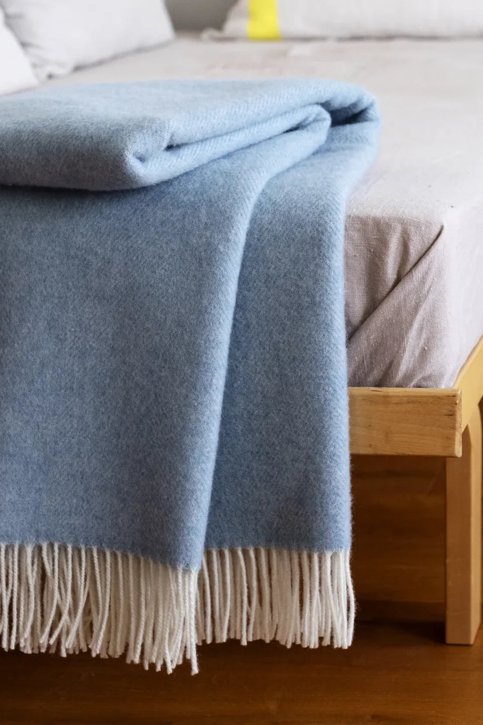 Lapuan Kankurit ARVO Blanket - White-Natural Dyed Woad