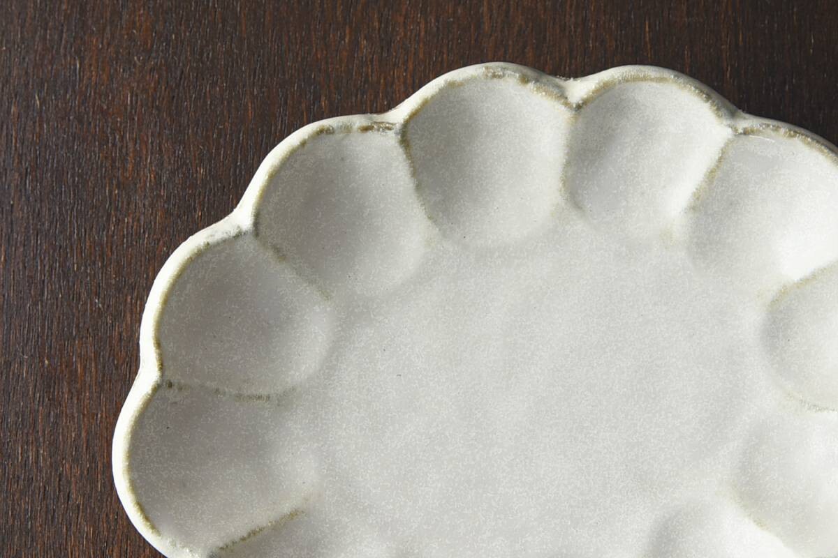 Kaneko Kohyo (小兵)White Oval Rinka Plate