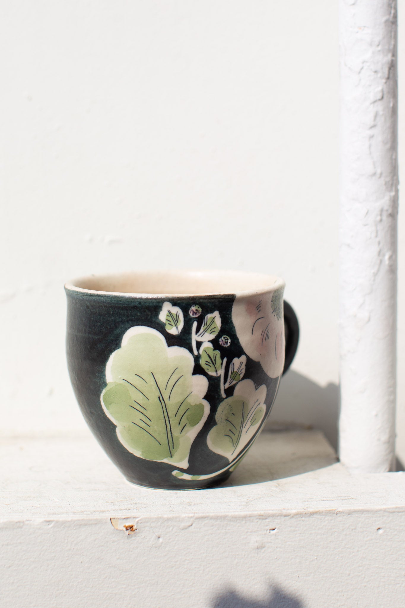 Pink Chrysanthemum Mug by Momoko Otani (大谷桃子)