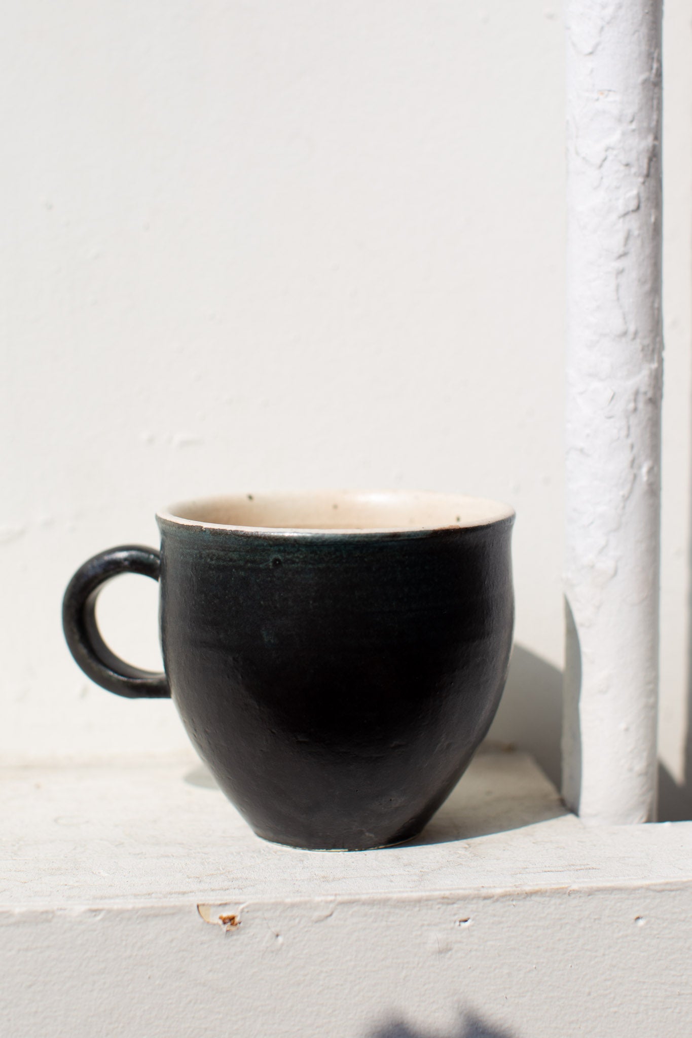 Pink Chrysanthemum Mug by Momoko Otani (大谷桃子)