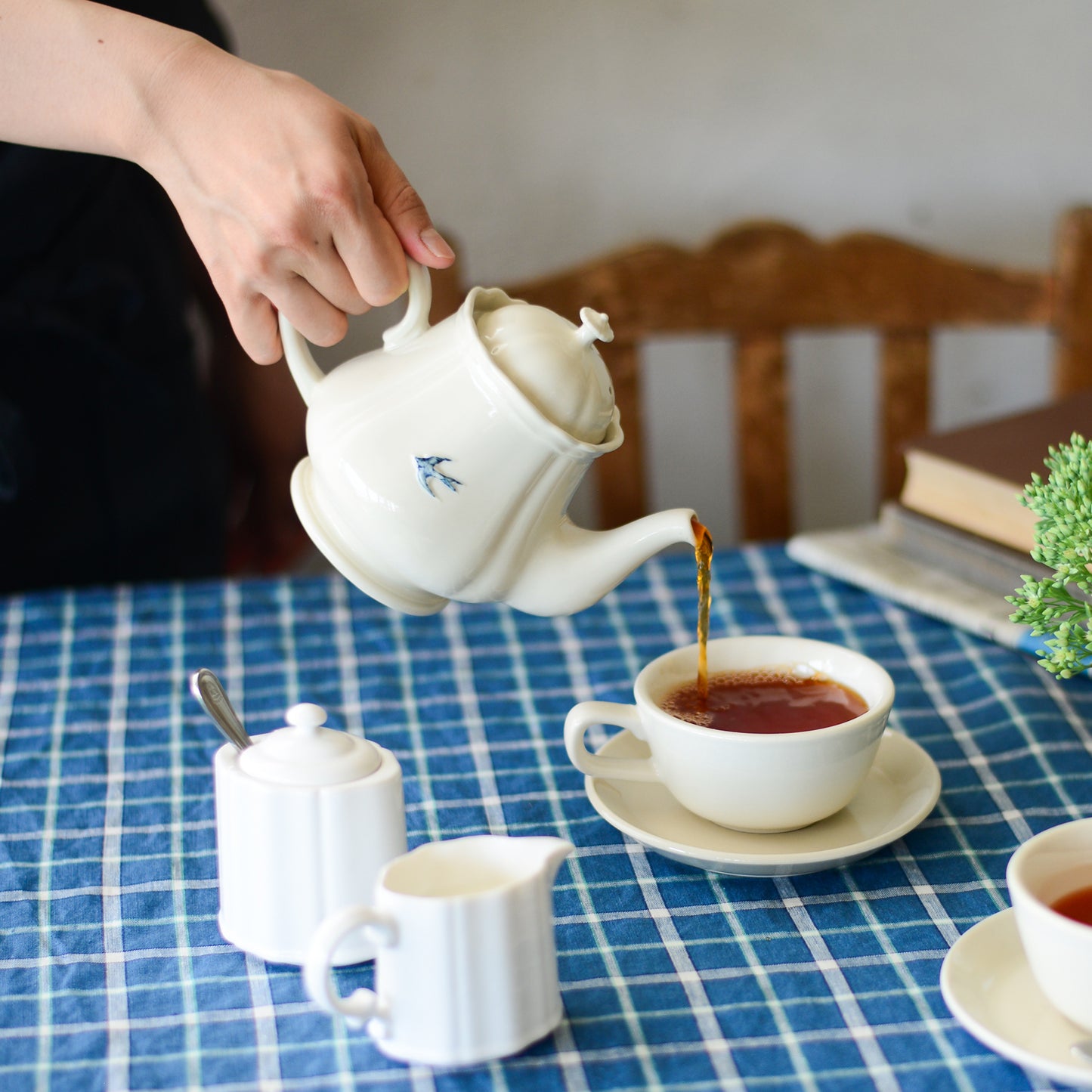 Studio M Early Bird Tea Pot