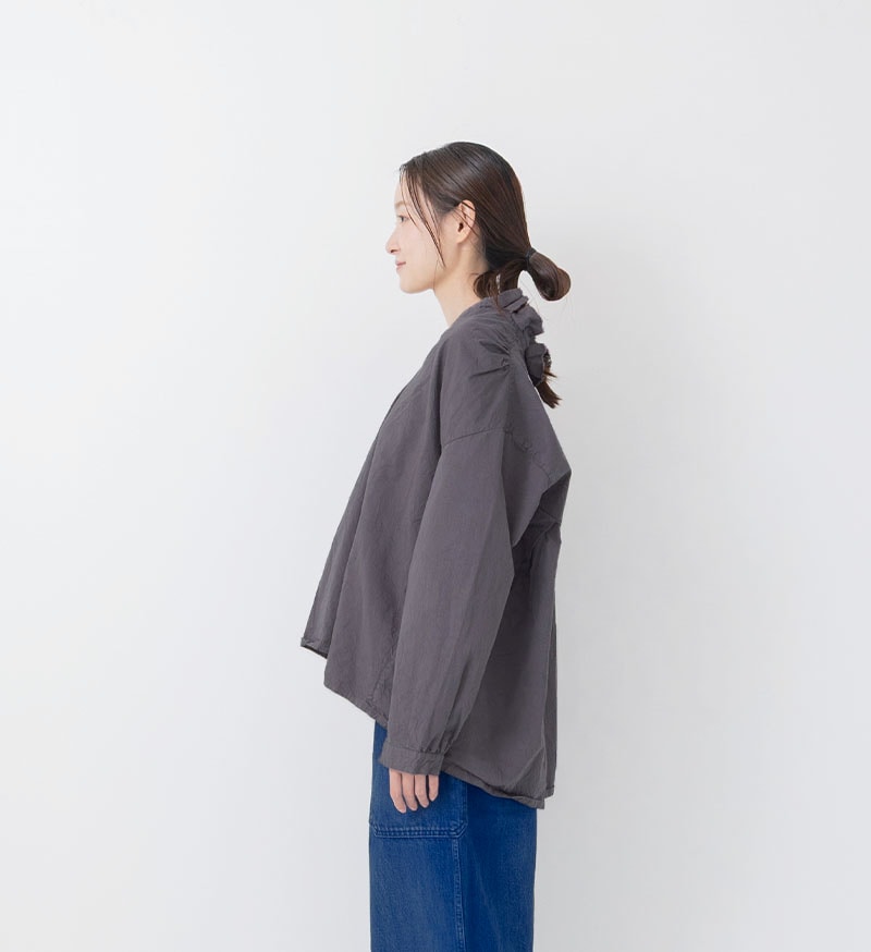 [Arriving Next Monday] Veritecoeur Blouse - Sumi Grey (One Size Fits All)