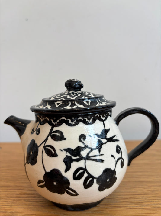 Misao Yajima Kakiotoshi Teapot  (矢島操）