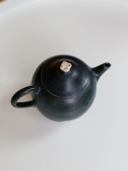 Pink Chrysanthemum Teapot by Otani Momoko (大谷桃子)