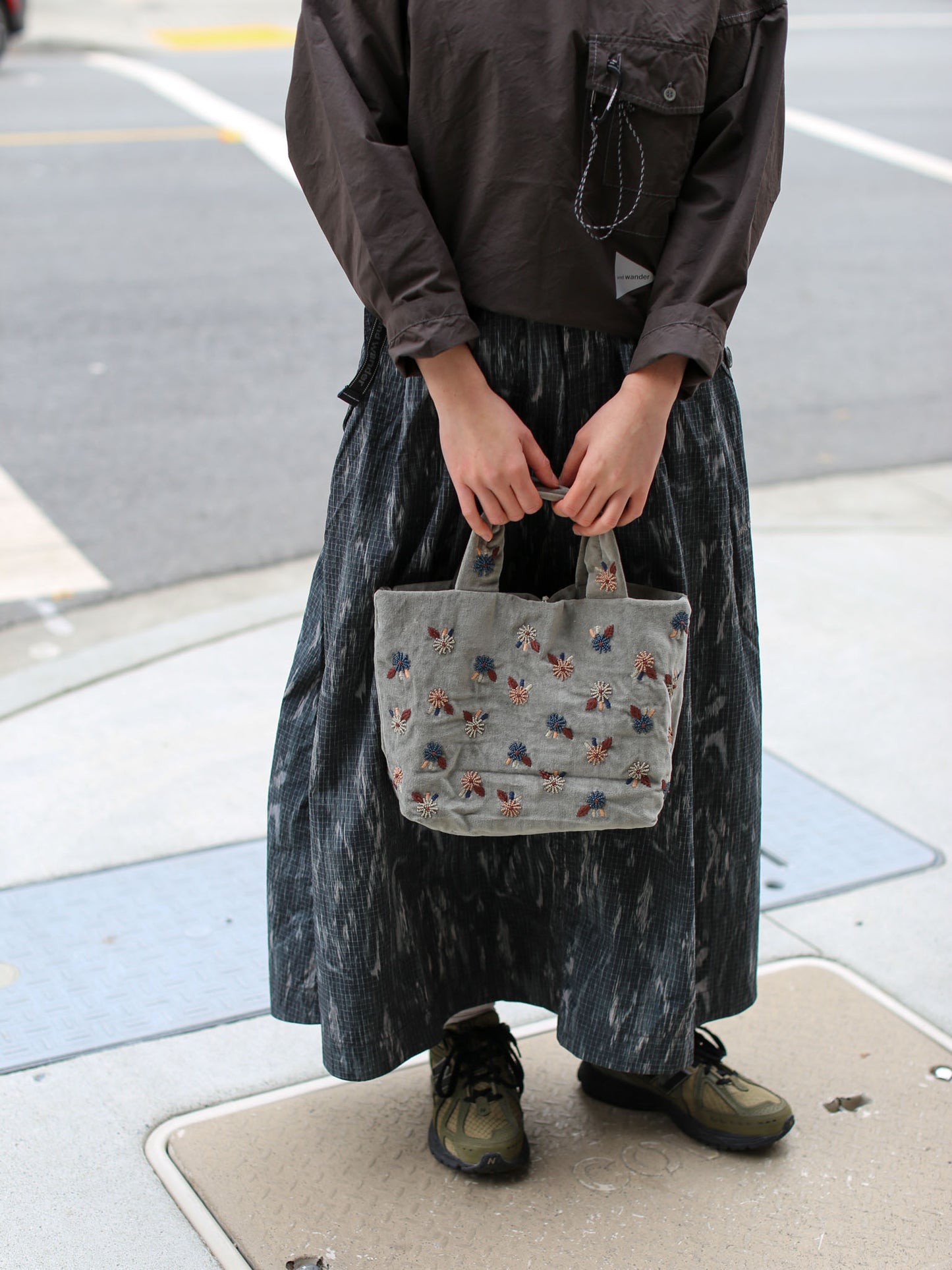 ÉPICE Paris Embroidery Flower Tote Bag  - Grey