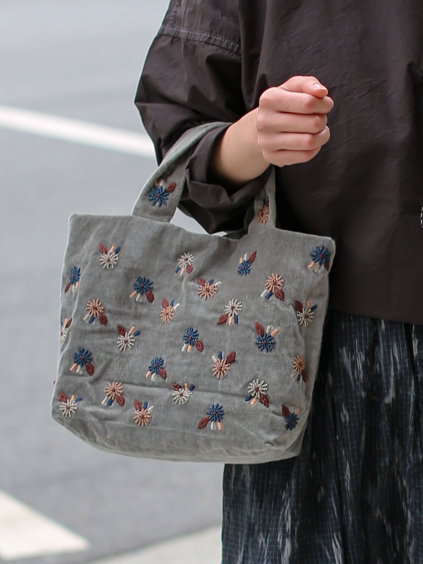 ÉPICE Paris Embroidery Flower Tote Bag  - Grey