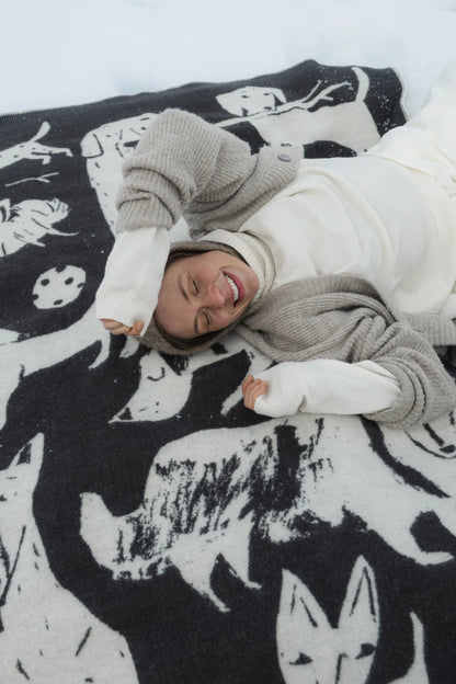Lapuan Kankurit KOIRAPUISTO Blanket - Dark Grey/White