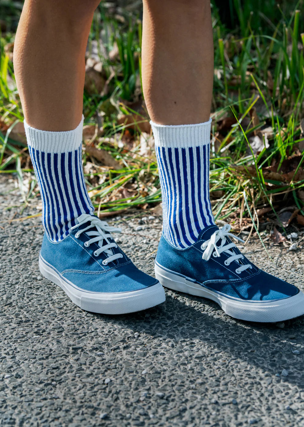 Rototo Vertical Stripe Socks - White/Royal Blue