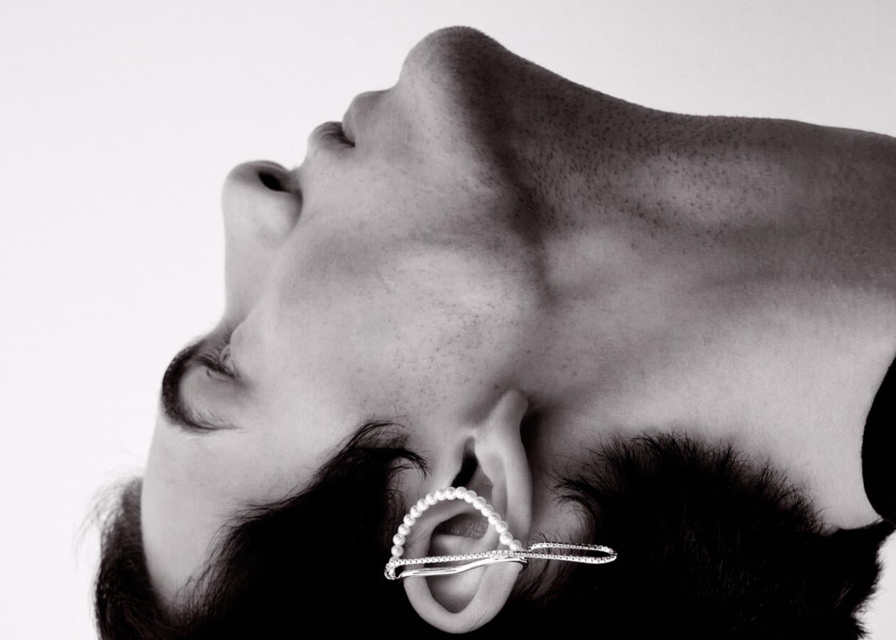 Saskia Diez Rebldiez Ear Cuff - Pearl + Chain