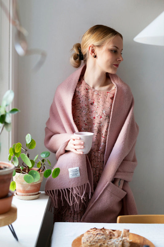 Lapuan Kankurit UNI Pocket Shawl - Dusty Rose