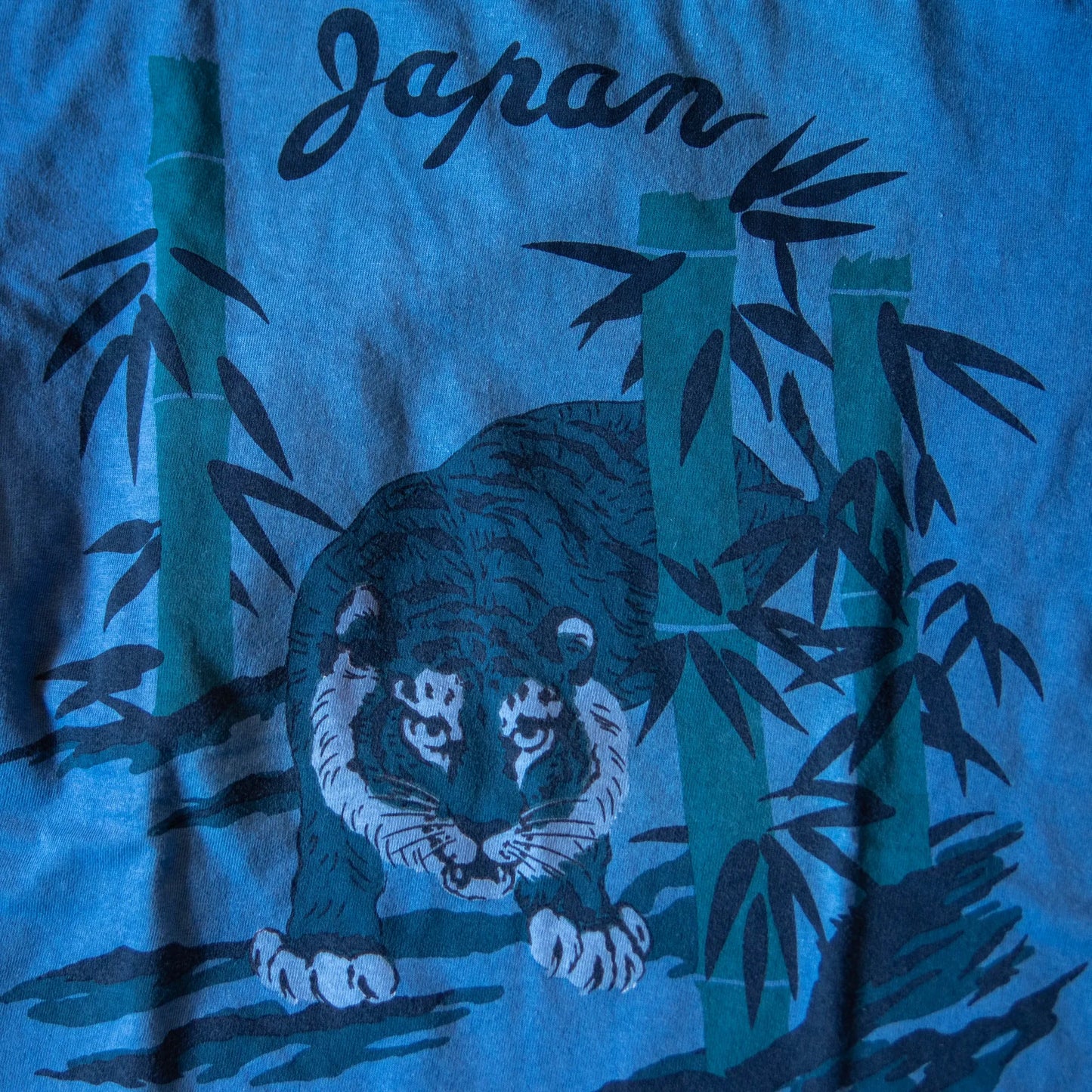 Blue Blue Japan Unisex Knitted indigo "Bamboo Tiger" Pocket T-shirt - Indigo