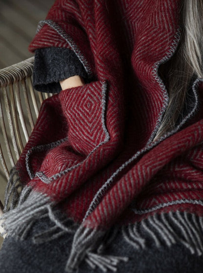 Lapuan Kankurit MARIA Classic Wool Pocket Shawl For Men & Women (grey-dark red)